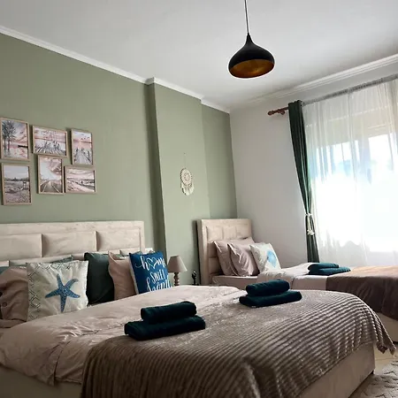Theomar Apartment *